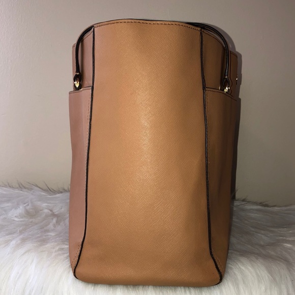 Tory Burch Robinson Tote(shoes sold)used - Picture 6 of 8
